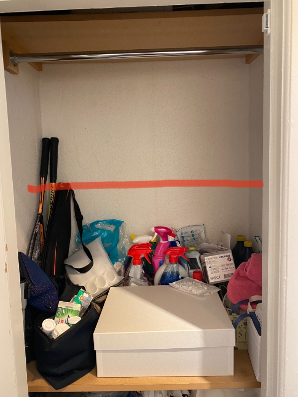 Sætte op hylde av MDF i garderobe