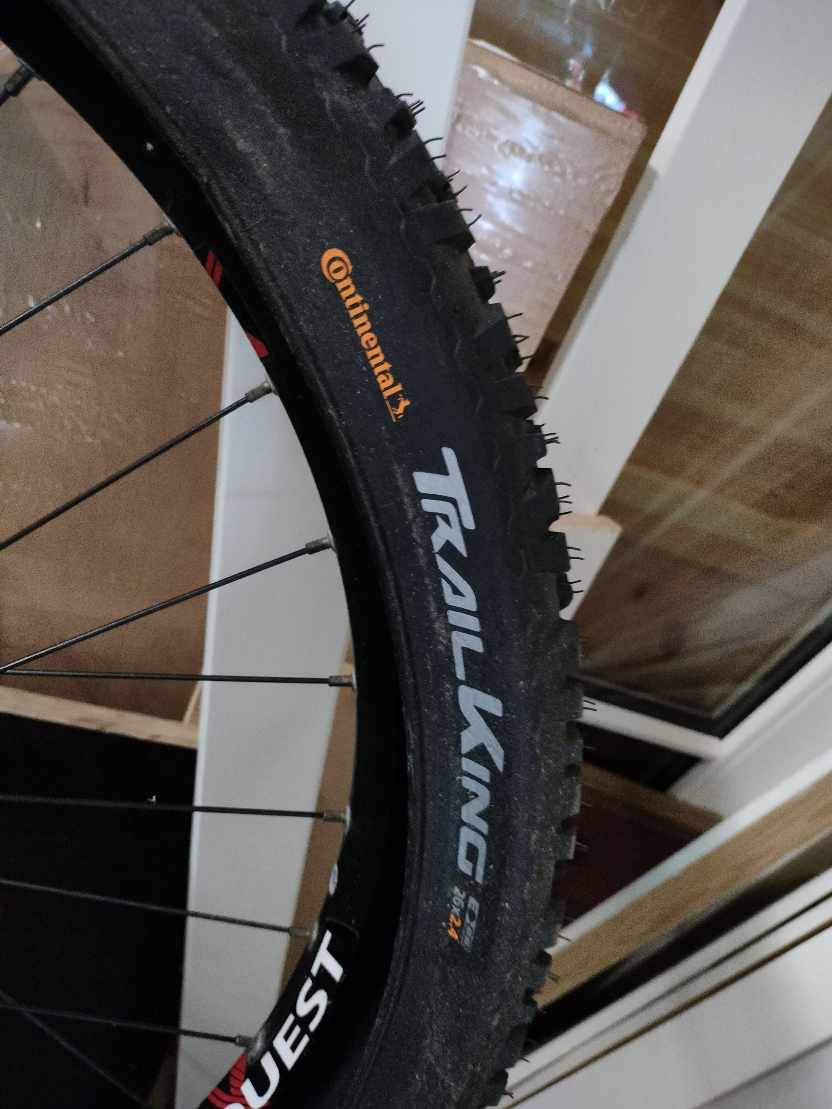 Isætning af slage i 2 cykel hjul