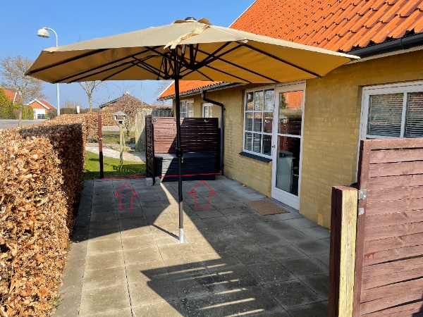 Hegn og låge til terrasse