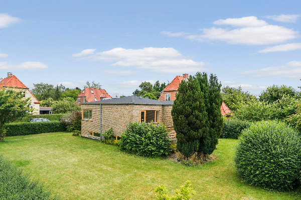 Udskiftning af fuger og oppudsning af sokkel