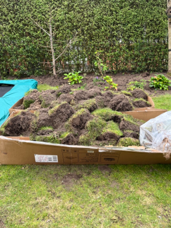 Kør græstørv på genbrugspladsen