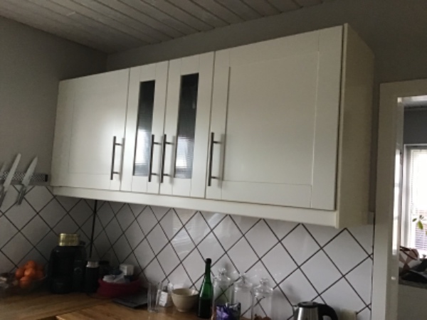 Udskiftning af låger/skuffer på mit gamle Ikea køkken. Jeg har ikke låger/skuffer. Så det skal være en der leverer alt.
