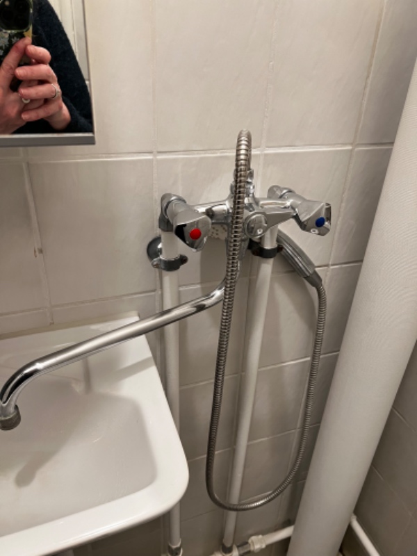 Reparation af blandingsbatterier og toilet
