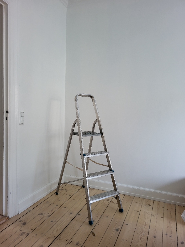 Pax-klædeskab (2 moduler) skal samles og bringes i vater.