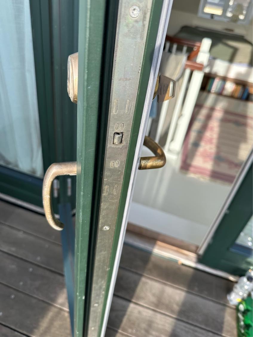 Håndtag og revne fuges (har selv fugemasse)