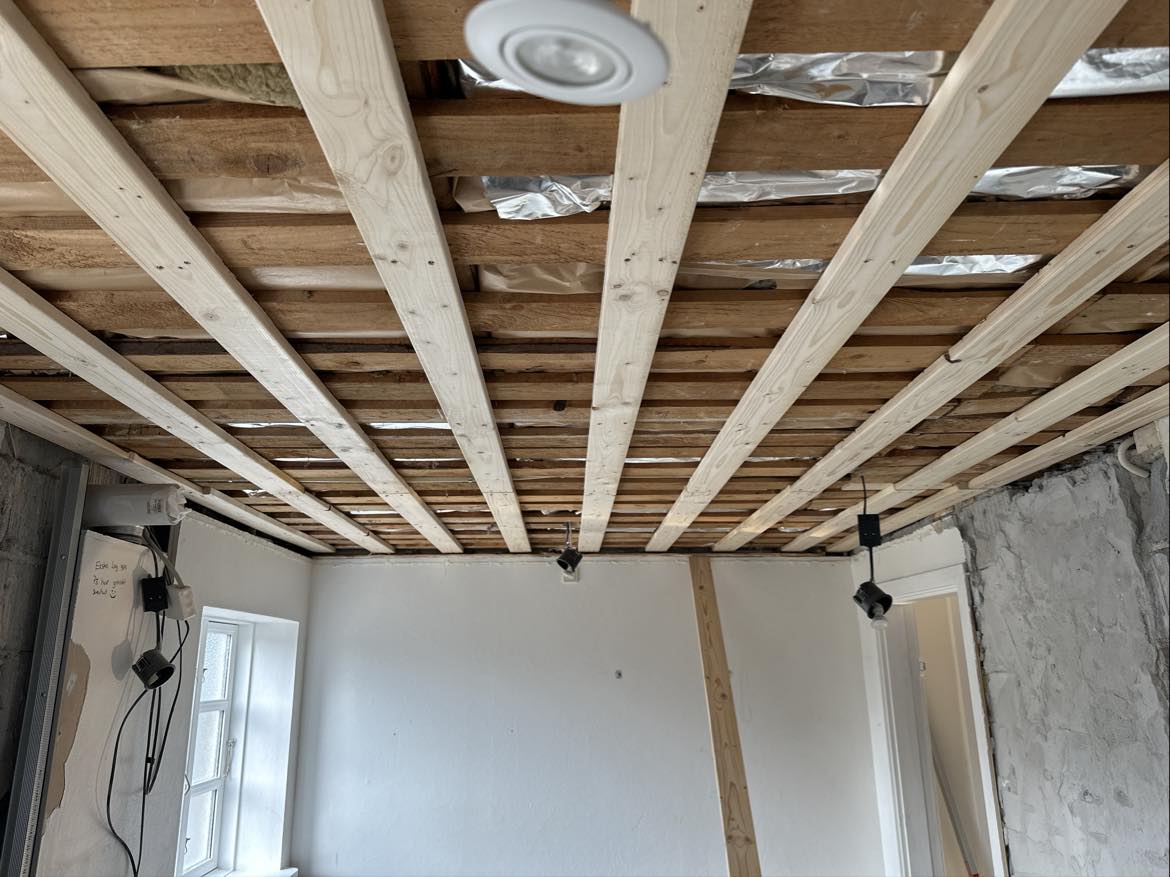 Elektricitet på badeværelse og stue