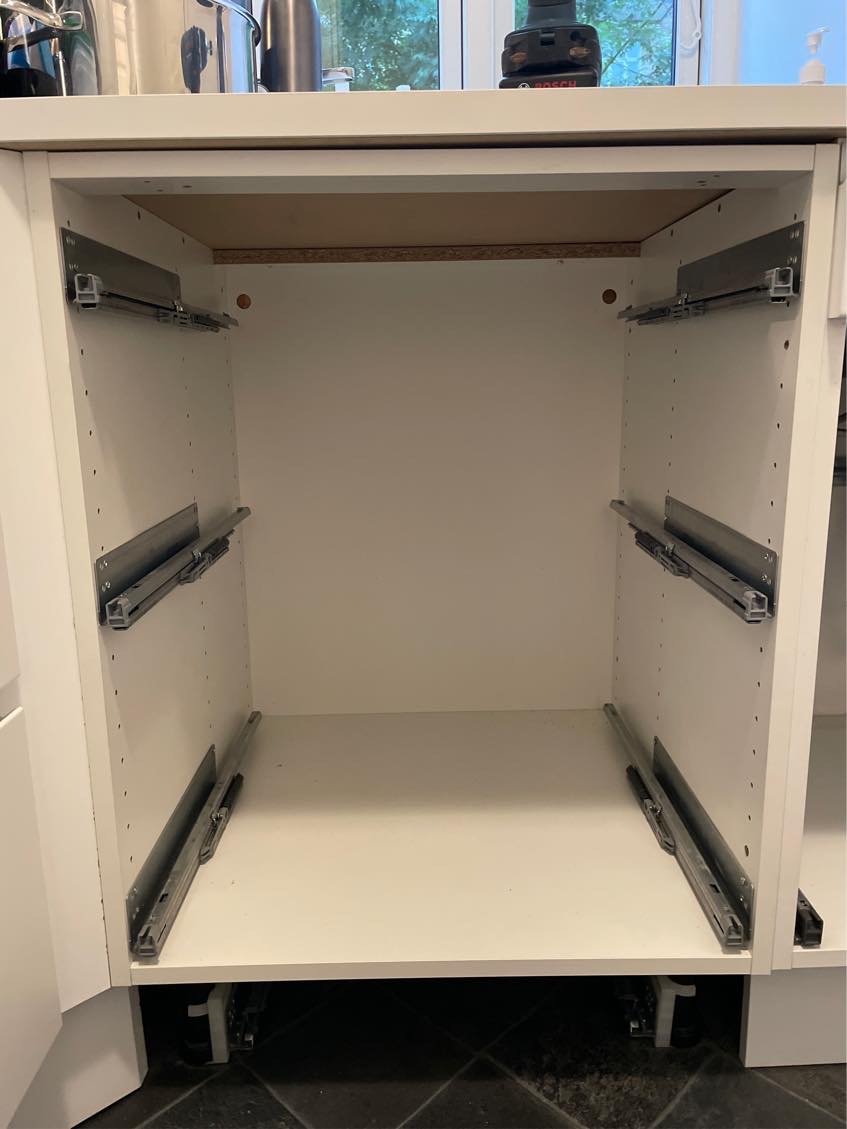 Hjælp til at afmontere Ikea køkkenskab
