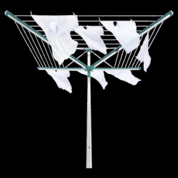 montering af børnetrampolin, gyngestativ og tørrestativet montering af tørresnor i haven