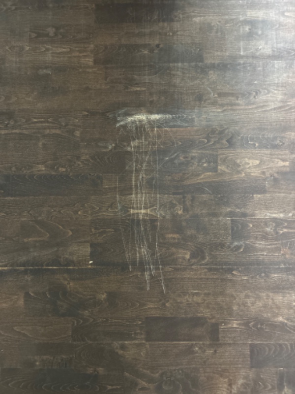 Fix af gulv, nogle ridser som skal fixes