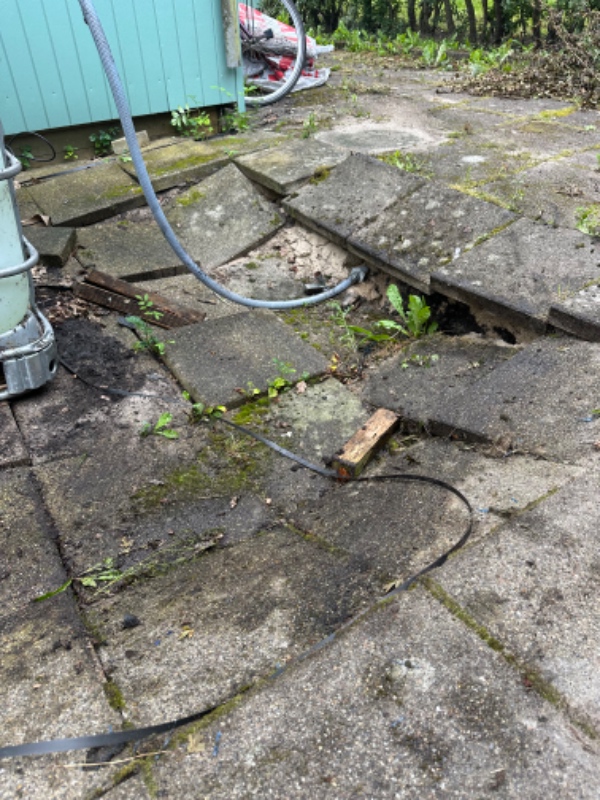 Omlægge underminerede fliser