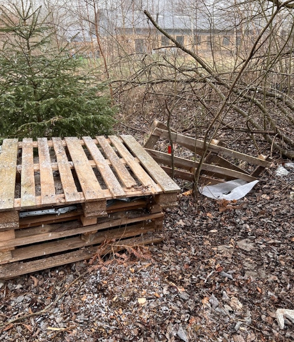 Skrald til container.