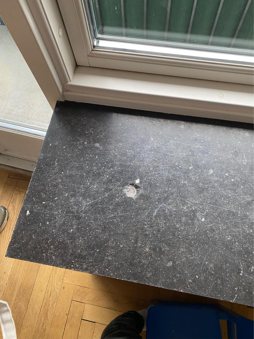 Fikse “hul/fordybning” i marmorplade og gøre den pæn igen.