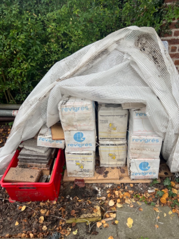 Afhentning og bortskaffelse af træ, isolering og klinker