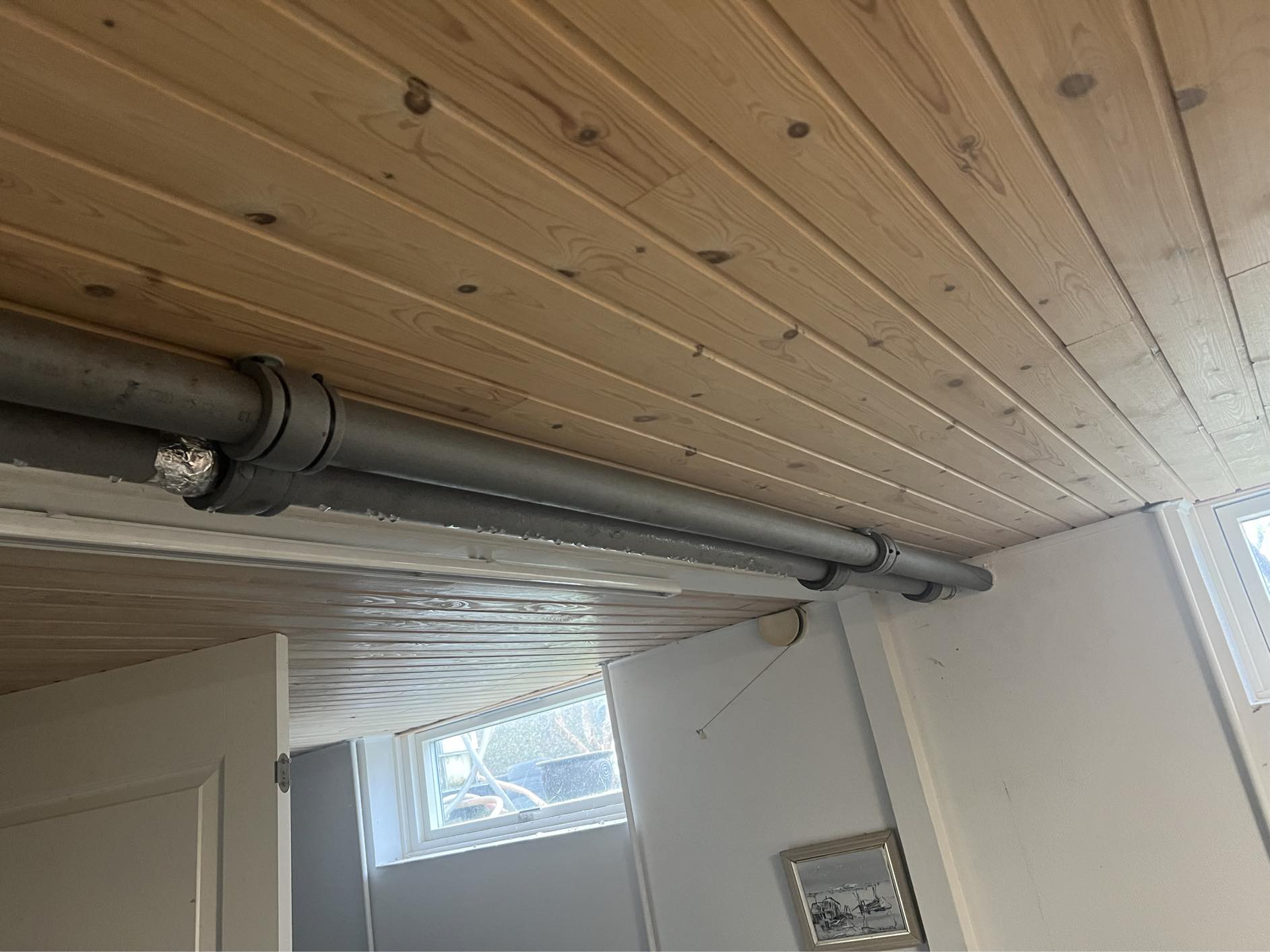 Vvs skal have skiftet 2 langt  føren rør til rustfri rør på en jordvameanlæge.