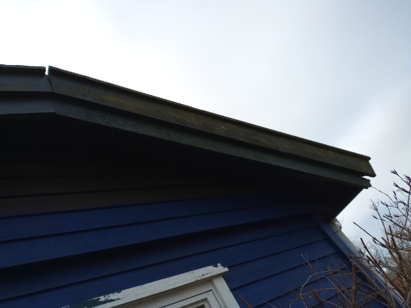 Vindskeder på kolonihavehus i Lyngby