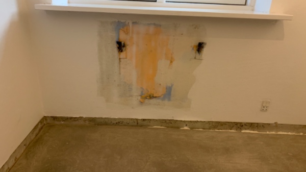 Tapesering og maling af vægge hvor der har hængt radiatorer