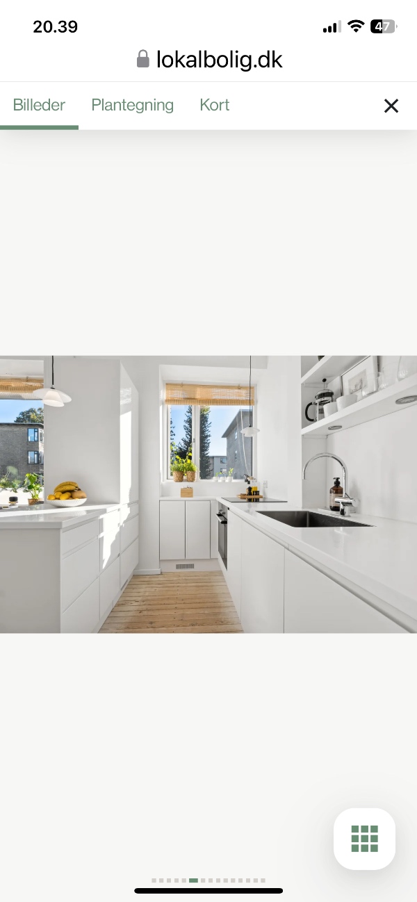 Maling og let slibning af gulv.