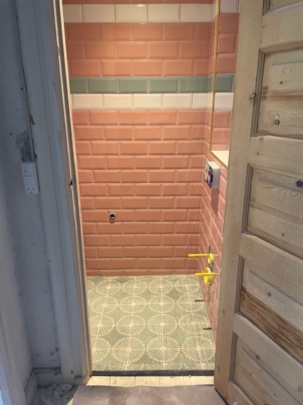 Flytning af tungt badekar