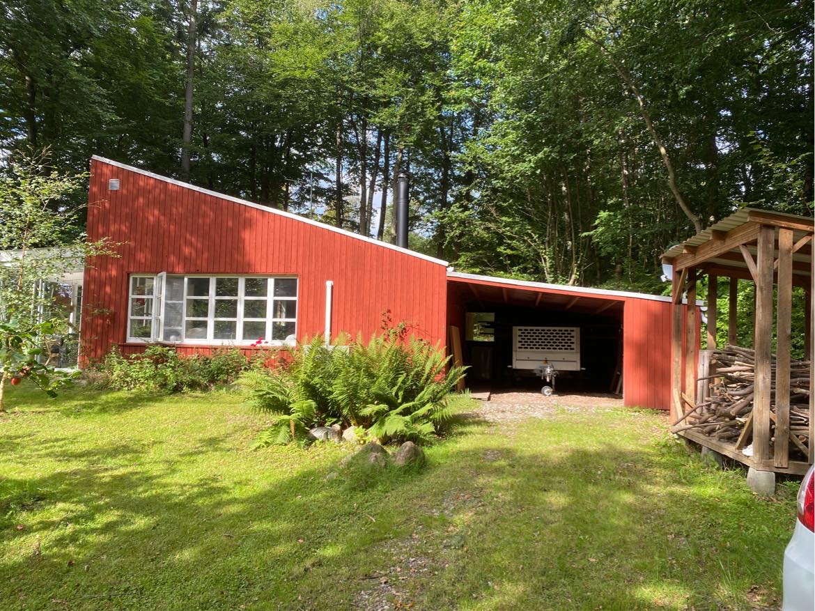 Nedtagning af beklædning på sommerhus