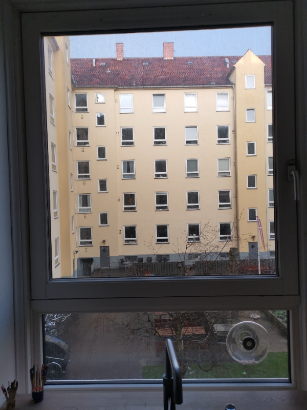 Vinduespudsning: 2 x vinduer med fire låger og 2 x store m lille undervindue