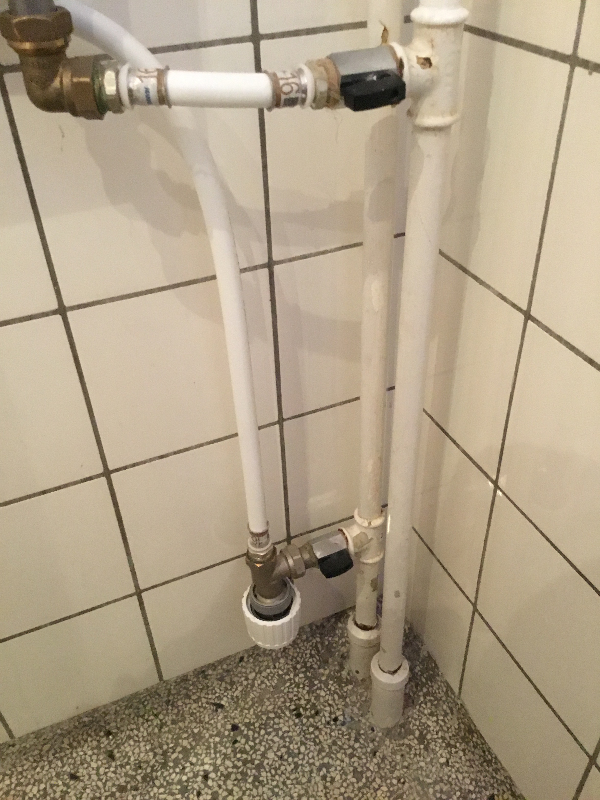 VVS, Håndklædetørrer koblet til husets fjernvarme virker ikke.