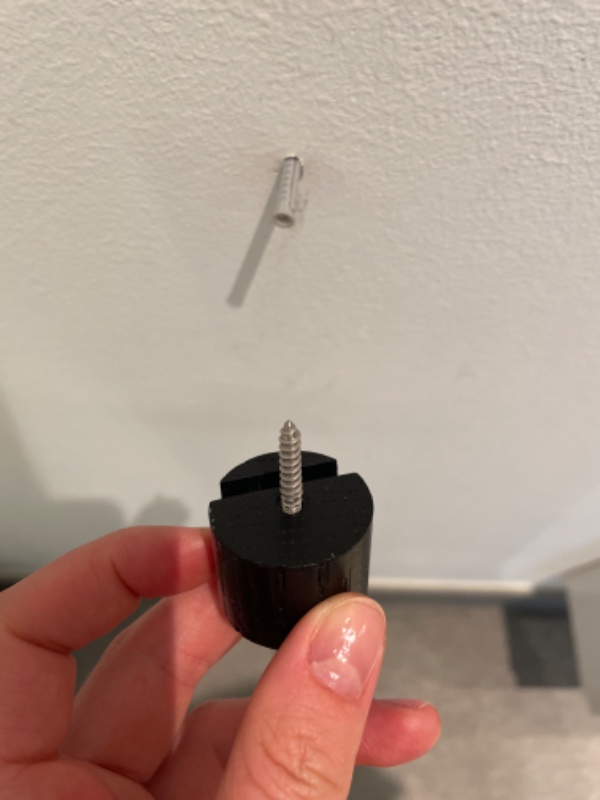 Ophængning af spejl og Toiletrulleholder