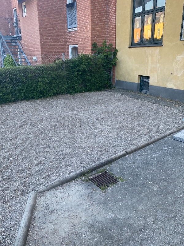 Afhente grus/perlesten fordelt på ca 40kvm i ca 15-20 cm