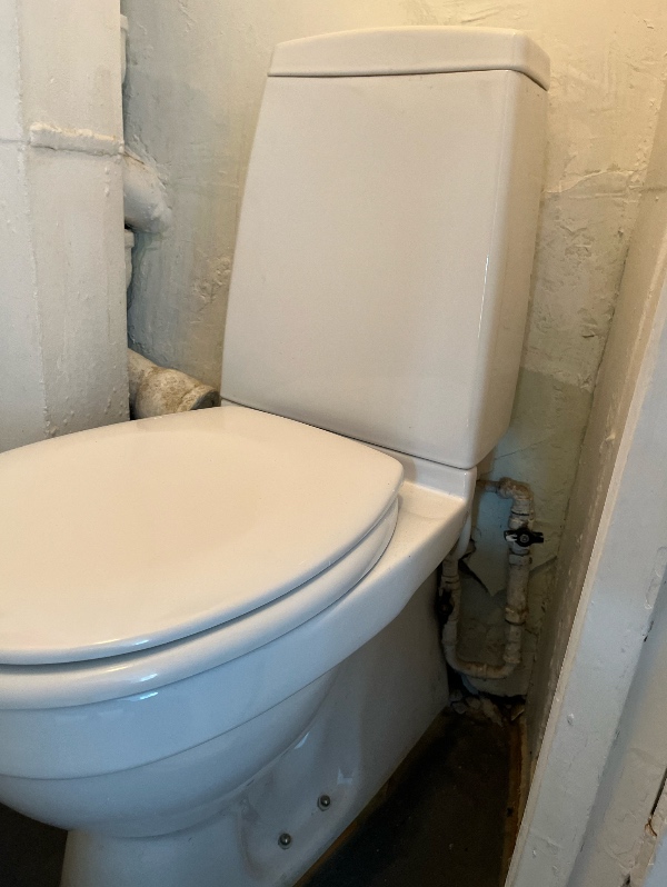 Hjælp til installering af toilet