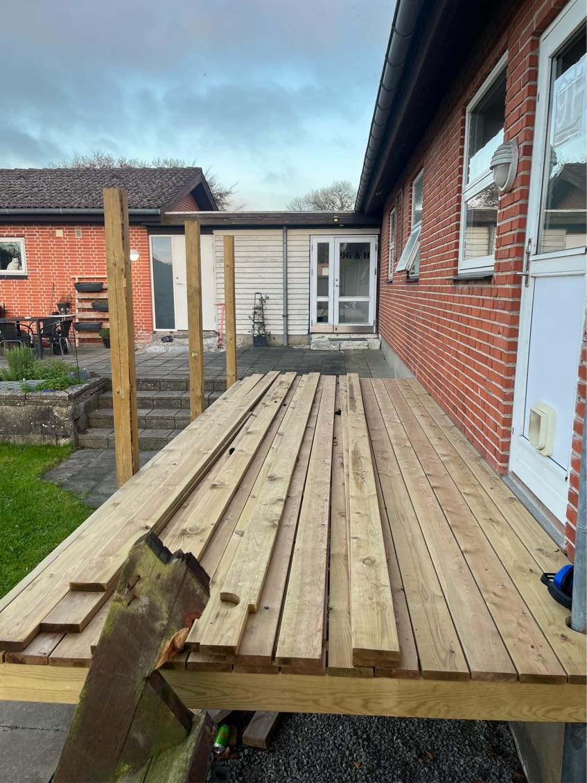 Hjælp til færdigbygning af træterrasser