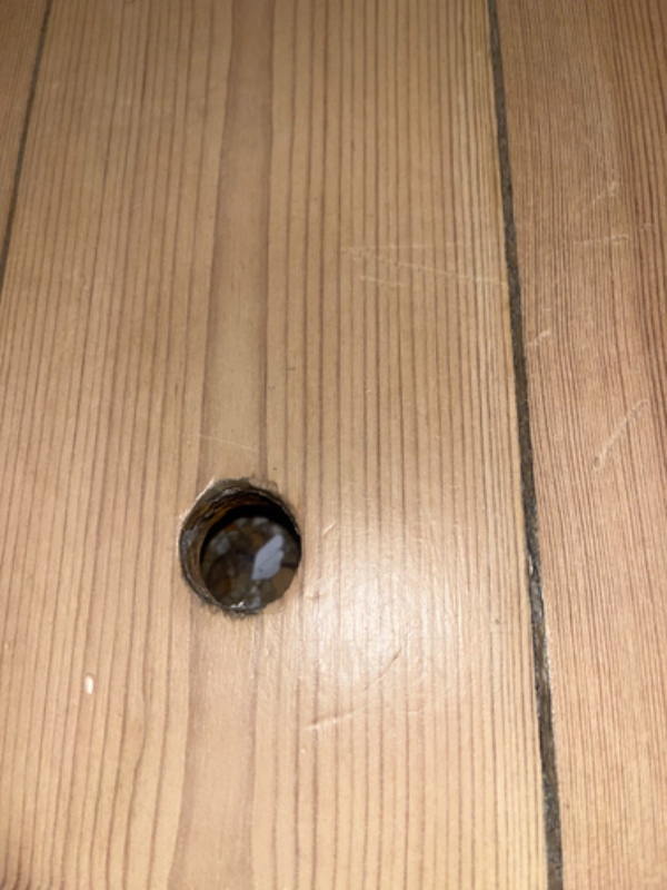 Udfyldning af 2cm diam. hul i trægulv