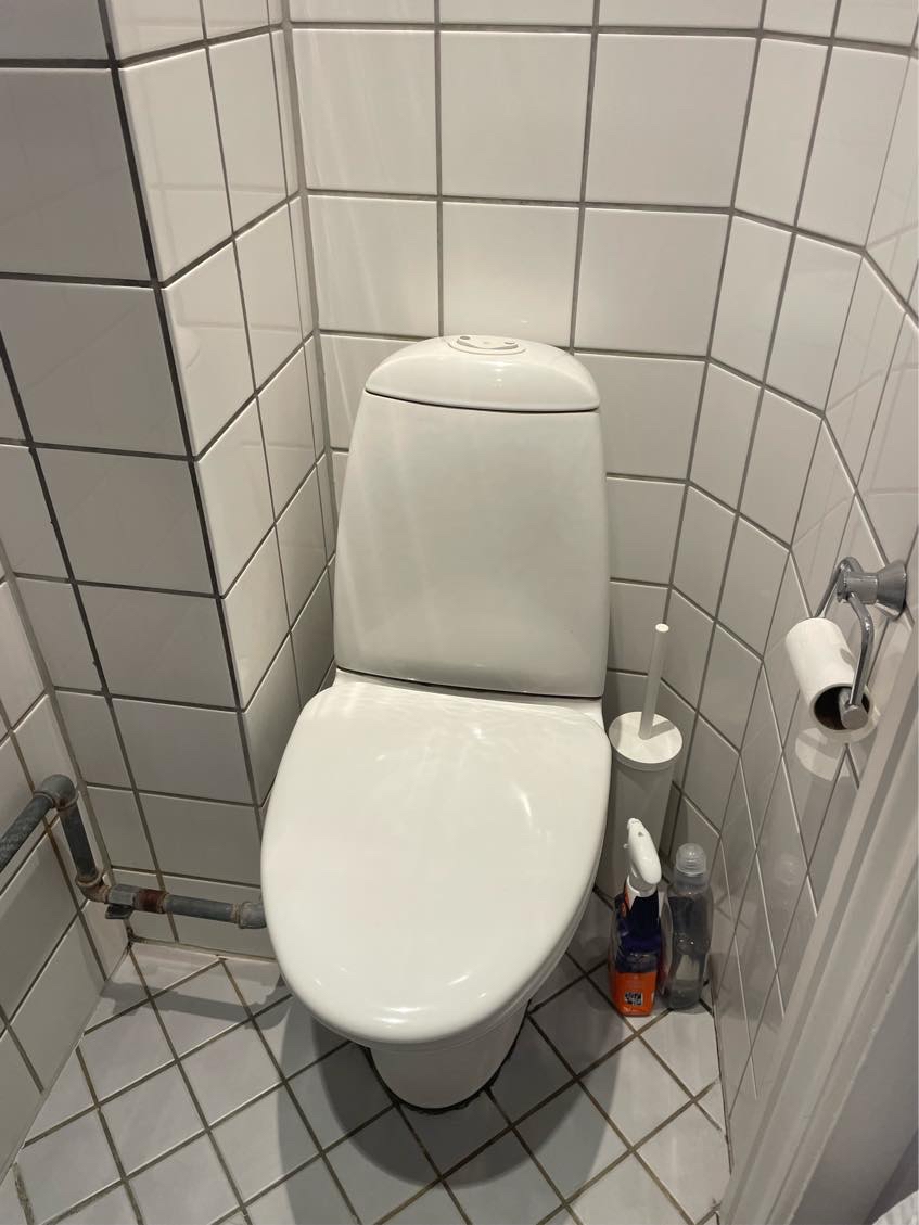 Væghængt toilet