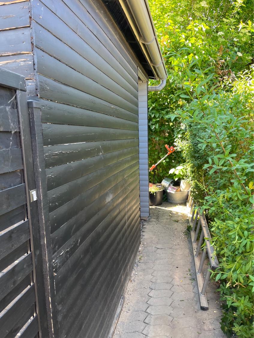 Ny facade på redskabs/badeskur