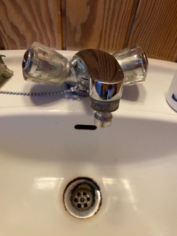 Reparation af vandrør og vandhane