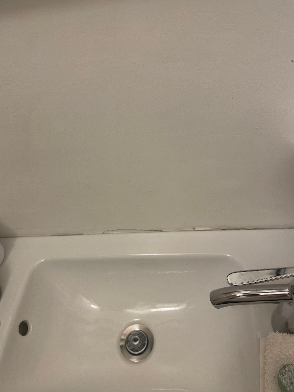 Har et hul i min vådrumsvæg på badeværelset på ca 15x5 cm samt et mindre hul på 4x4 cm.