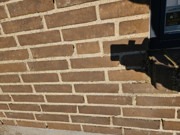 Udskiftet fuger i gavlene på mit hus, kun i de områder som er i dårlig stand.