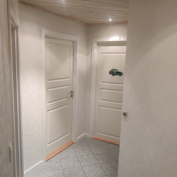 Udspartling, filt og maling af køkken alrum