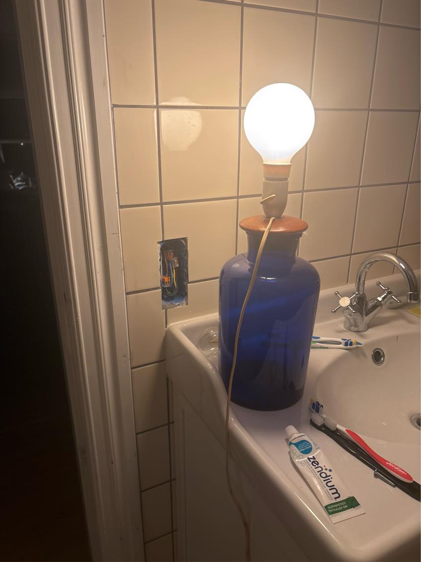 Trække strøm fra nyt badeværelse til eltavle, sætte ny gruppe i tavlen