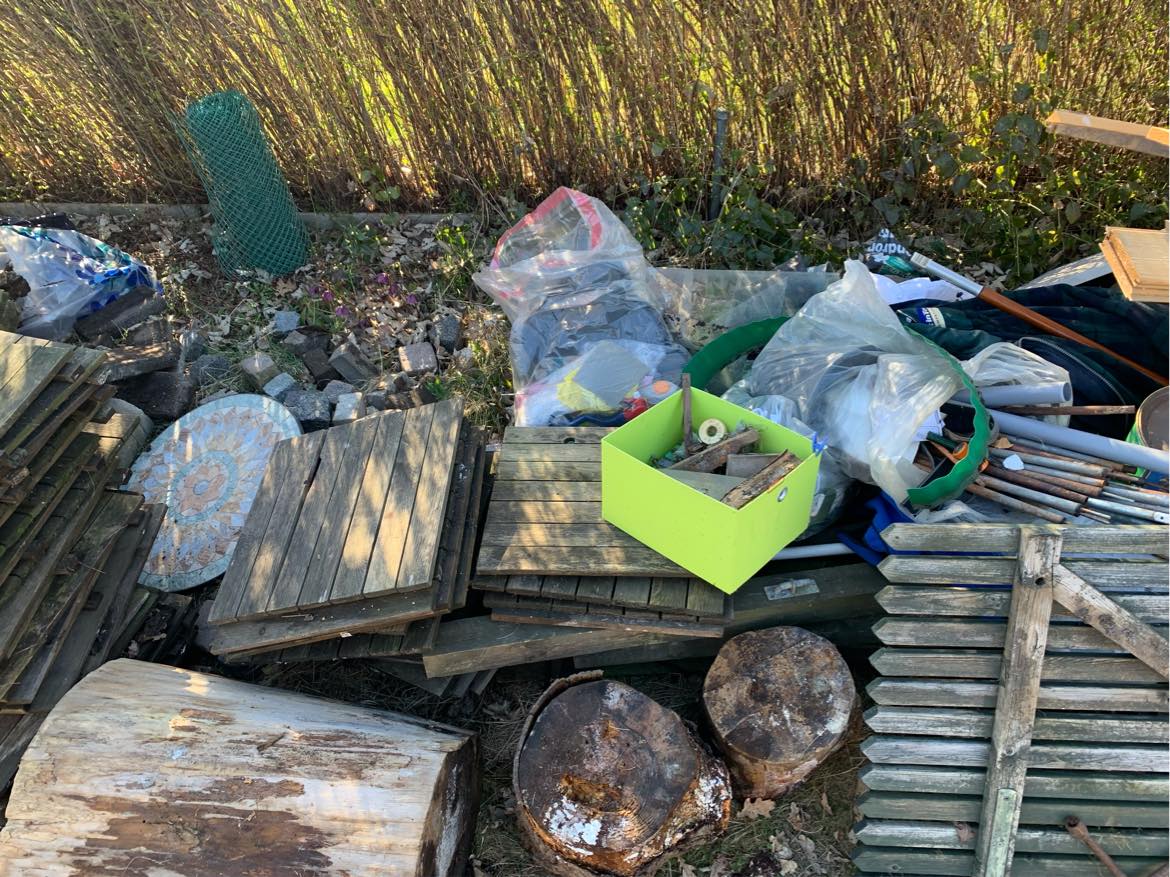 Fjernet affald fra kolonihave