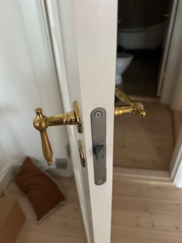 Fraflytning af lejlighed (lidt maling og andre småreparationer).