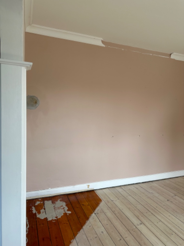 Gulvslibning + udlusning ved væltet væg