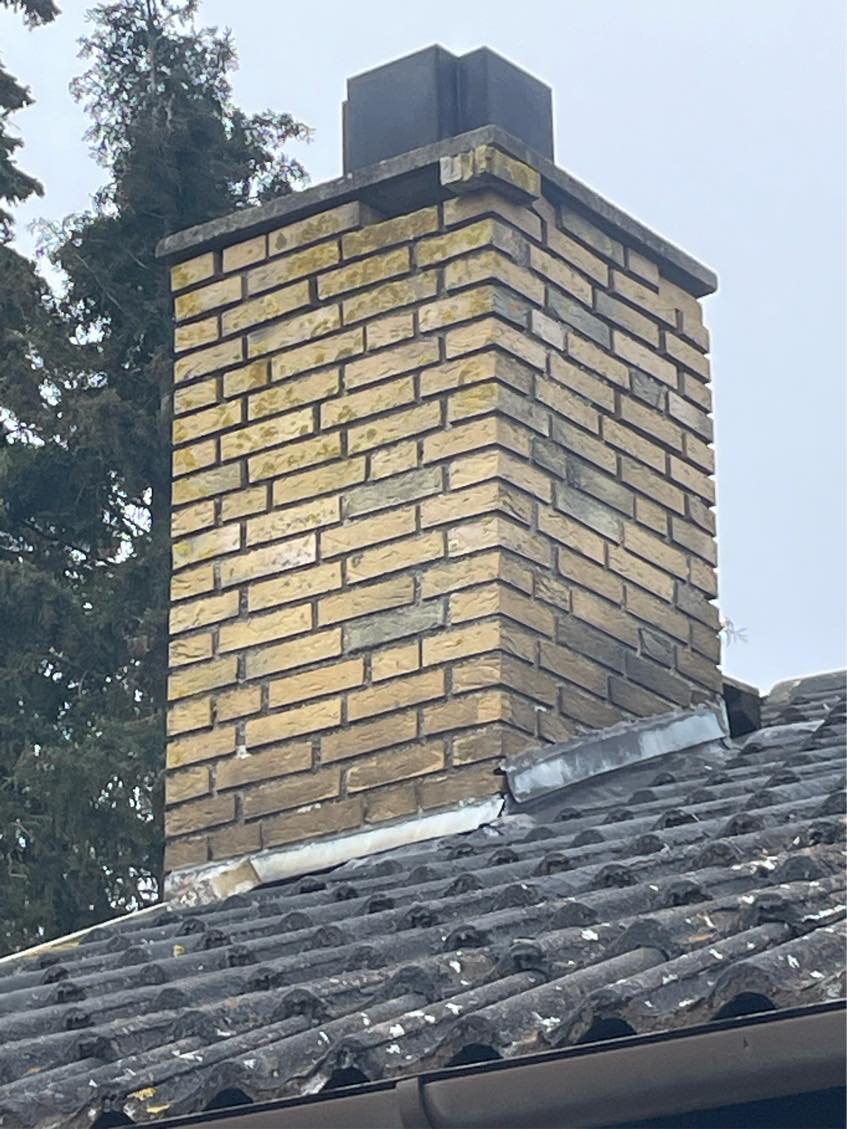 Fikse mursten på skorsten