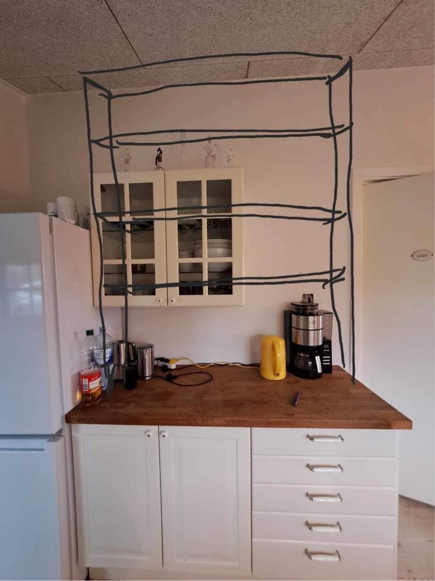 Indbygget reol i køkken og stue (må gerne være IKEA hack)