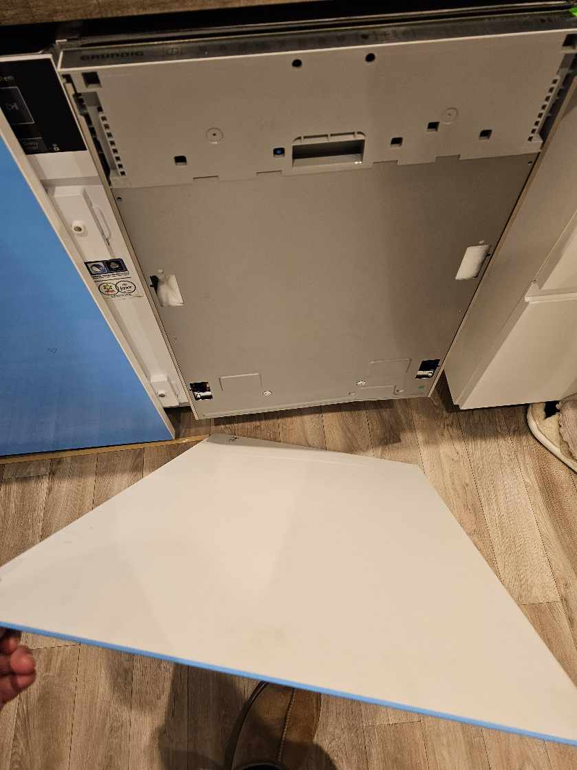 Låger skal sættes på indbyggede vaskemaskine og opvaskemaskine