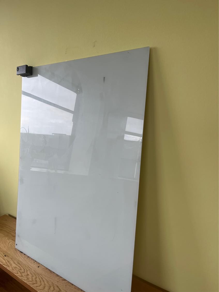 Ophæng af lamper og billeder