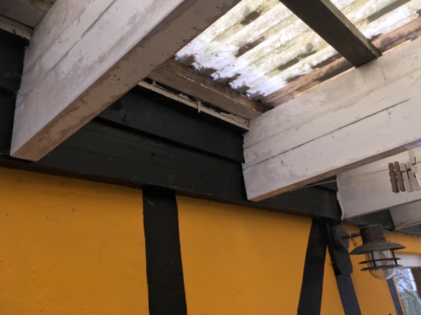 Jeg skal have sat en letmetalsnæse på tagrenden ned til carport taget da der siver vand ned mellem huset og carporten.