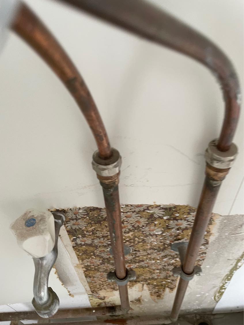 VVS - utæt vandhane (skal udskiftes til nyt)