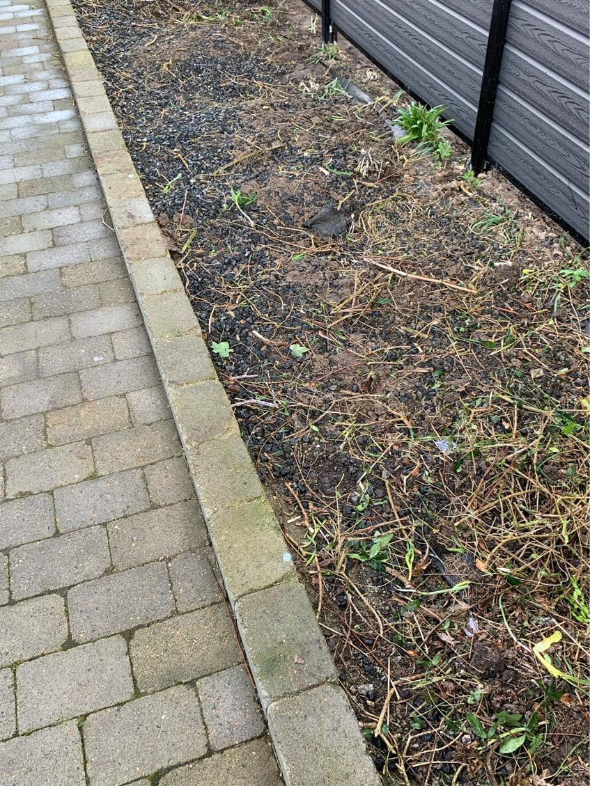 Tømt bedet for granit og jord