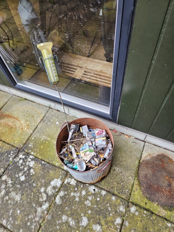 Tømning af terrassemøbler og affald