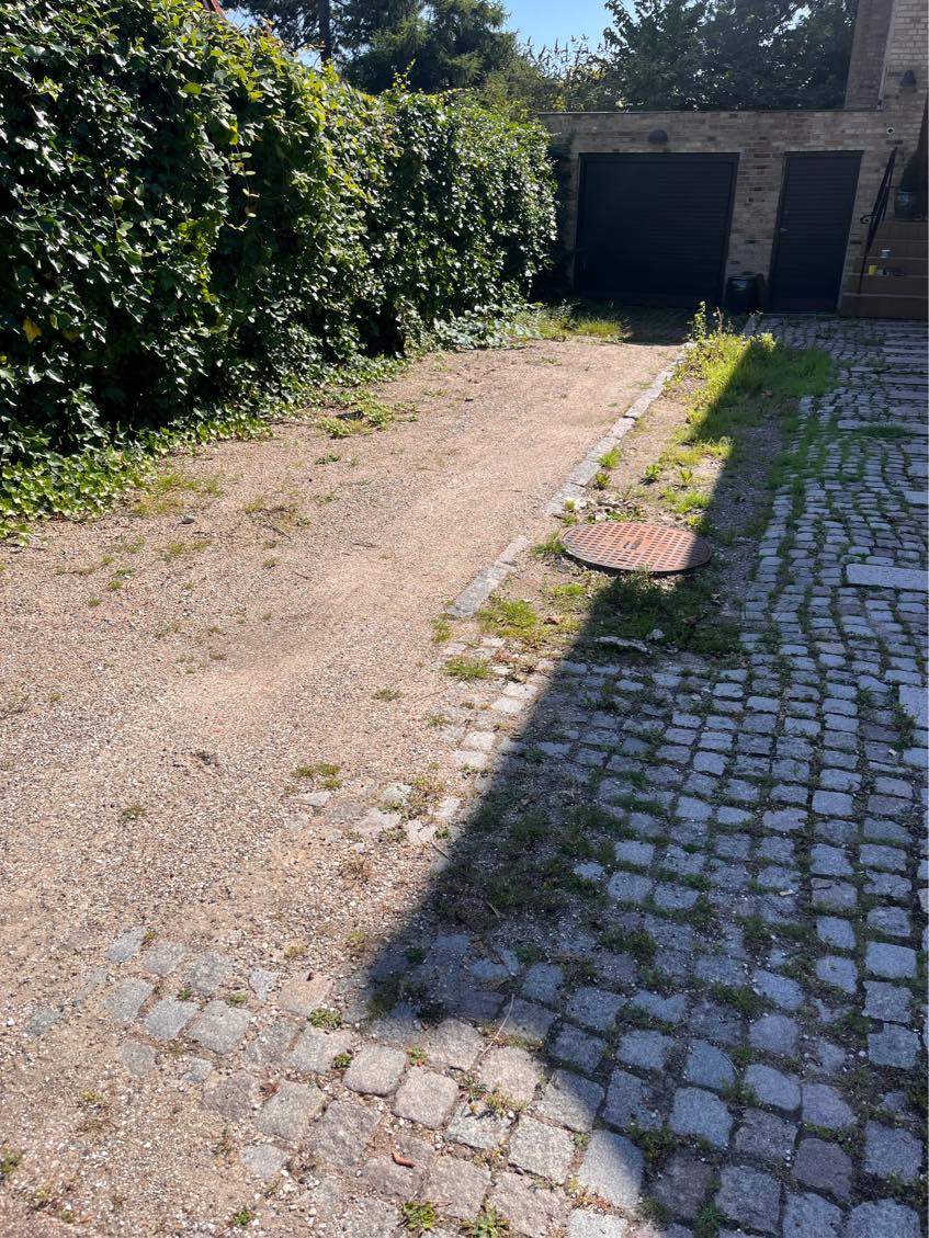 Fjerne grus fra indkørsel