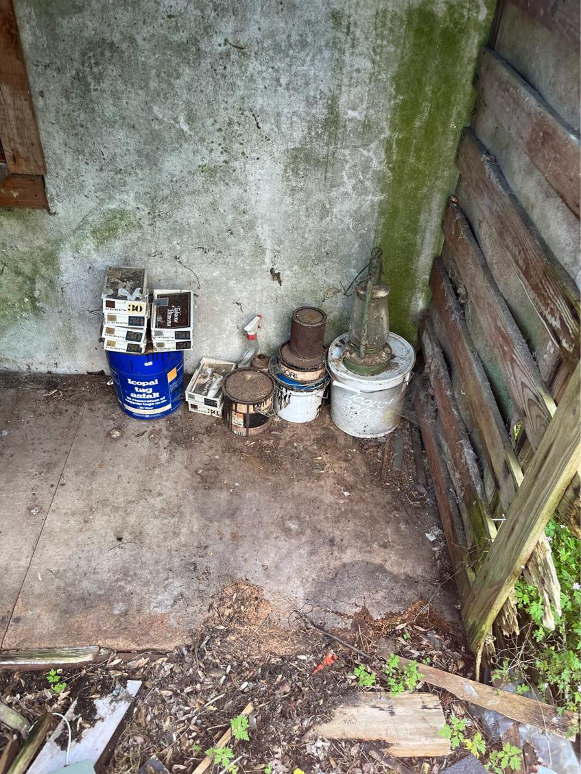 Rydde skrald på genbrugspladsen